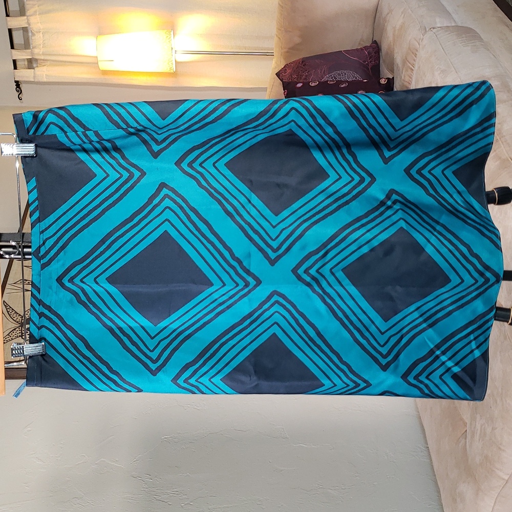 Banana Republic 100% silk teal & black  geometric print skirt